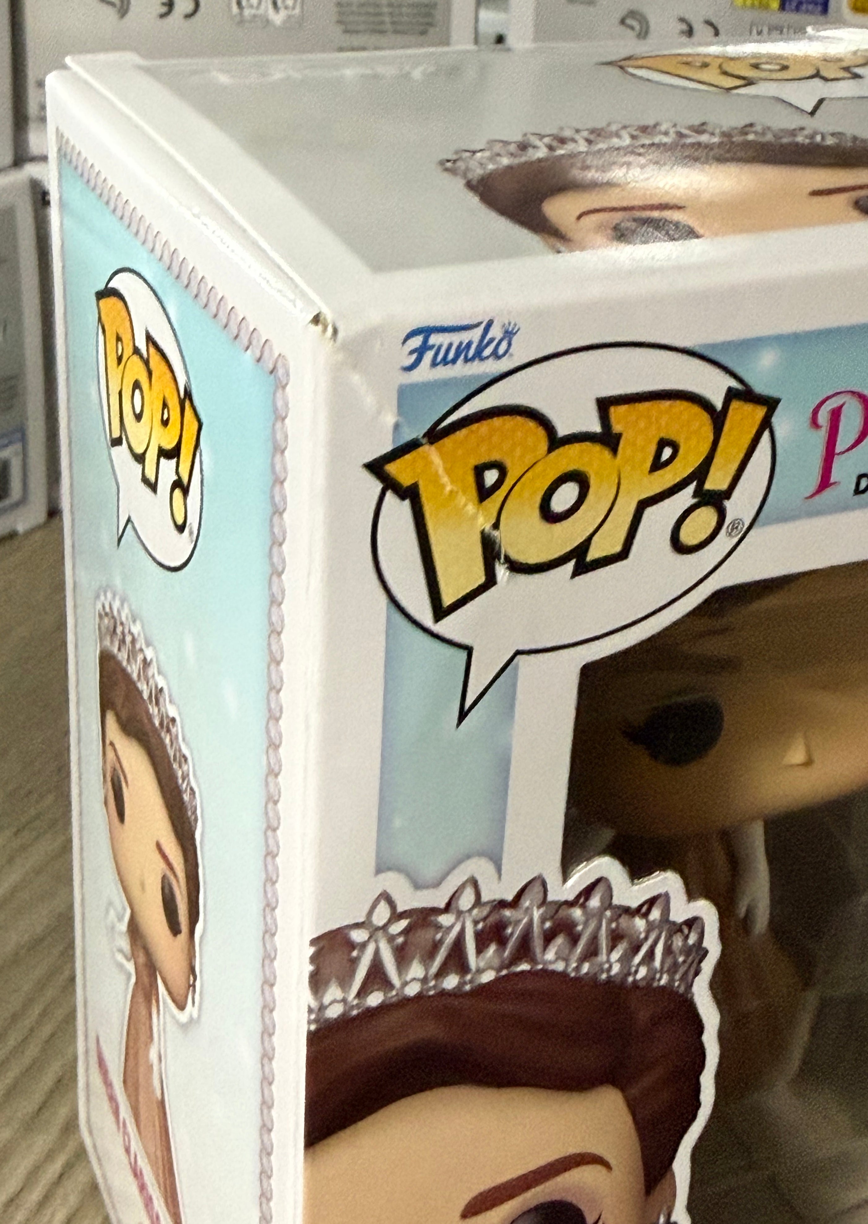 Funko POP! Disney - The Princess Diaries - Queen Clarisse Renaldi #1731 - Small Box Damage