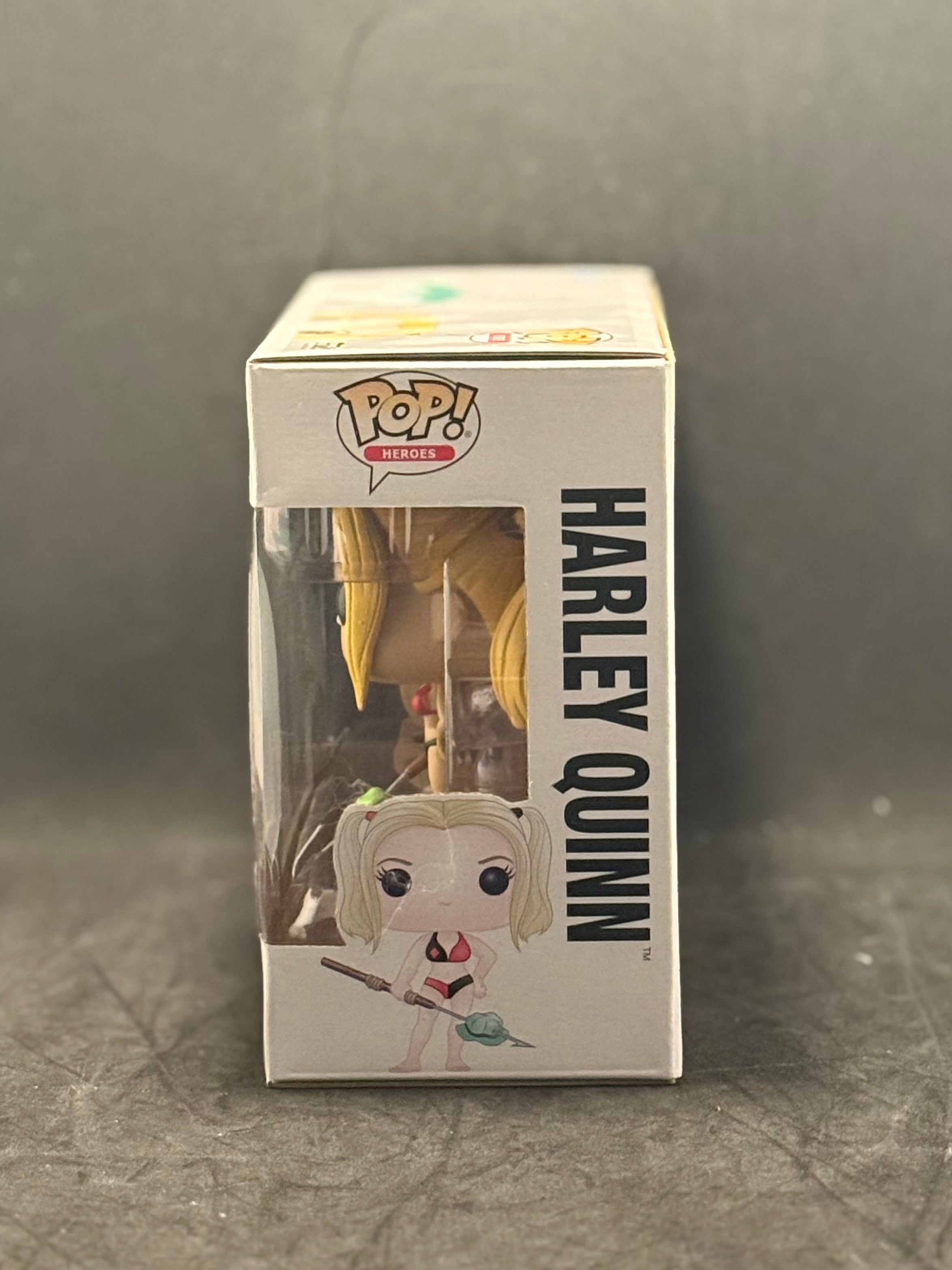 Funko POP! Heroes - Super Heroes - The Joker (Beach) & Harley Quinn (2 Pack) Exclusive "Small Box Damage"