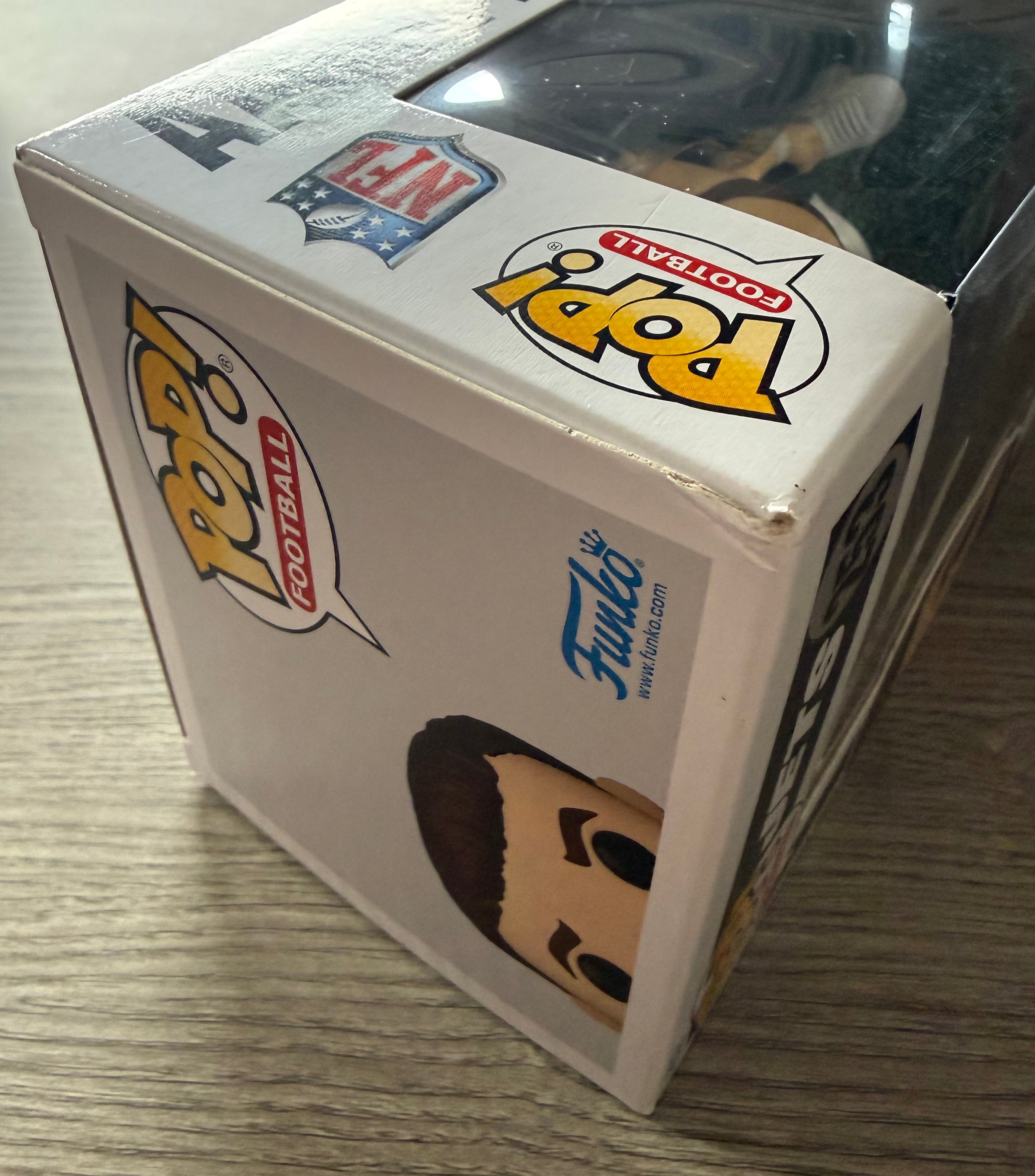 Funko POP! NFL Football - Aaron Rodgers (New York Jets) #253 - Small Box Damage