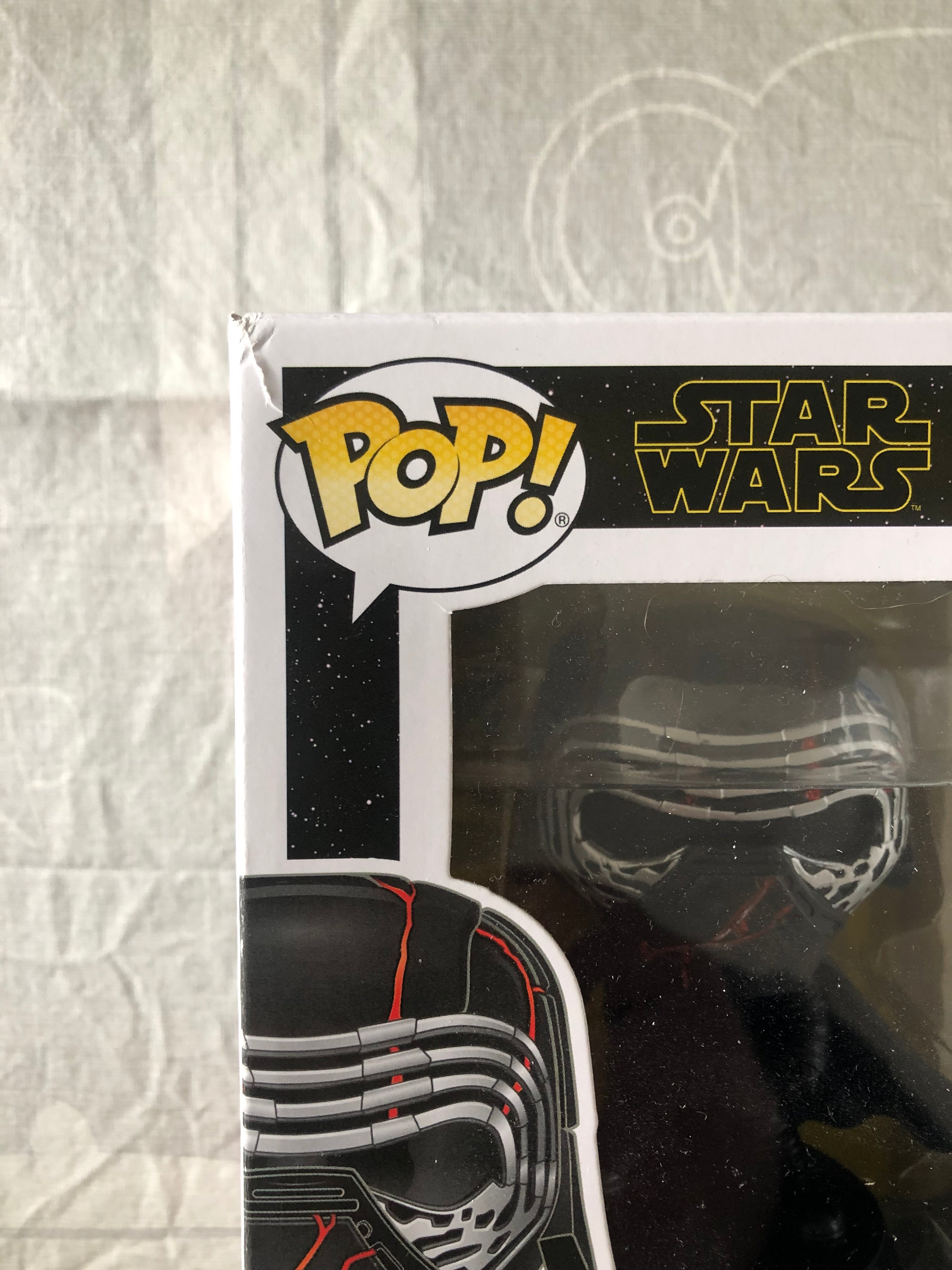 Funko POP! Star Wars - Rise of Skywalker (Episode 9) - Kylo Ren (Supreme Leader) (308) (Small Damaged Packaging)