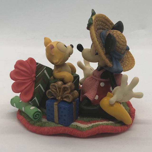 Copy of Disney Mickey & Co. - Minnie Mouse - Minnie Wrapping Gifts "Wrapped To Purr-fection" (8 cm)