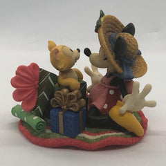 Copy of Disney Mickey & Co. - Minnie Mouse - Minnie Wrapping Gifts "Wrapped To Purr-fection" (8 cm)