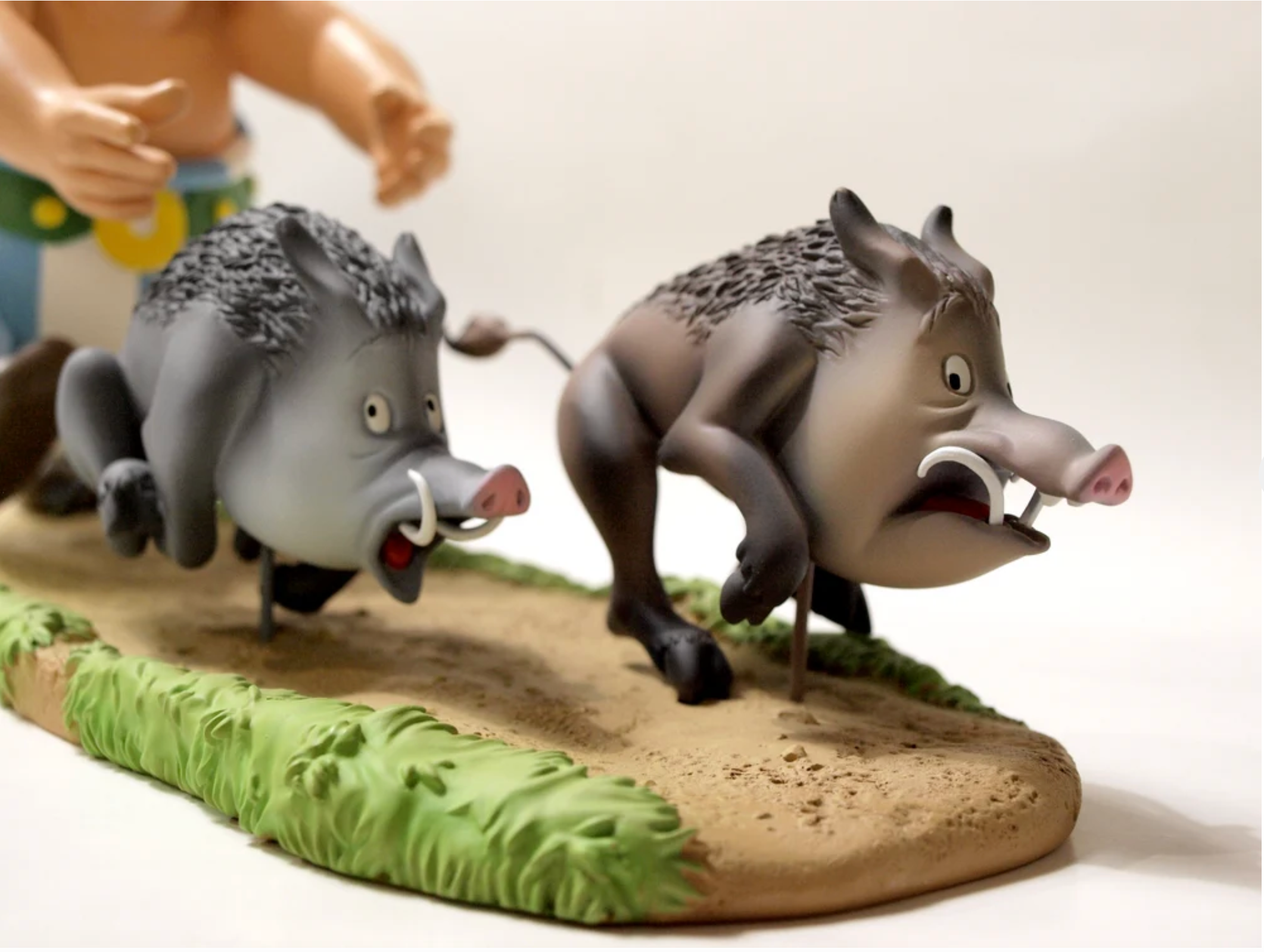 LEBLON-DELIENNE Resin Statue - Asterix : Obelix's lunch (17cm) (Limited & Numbered)