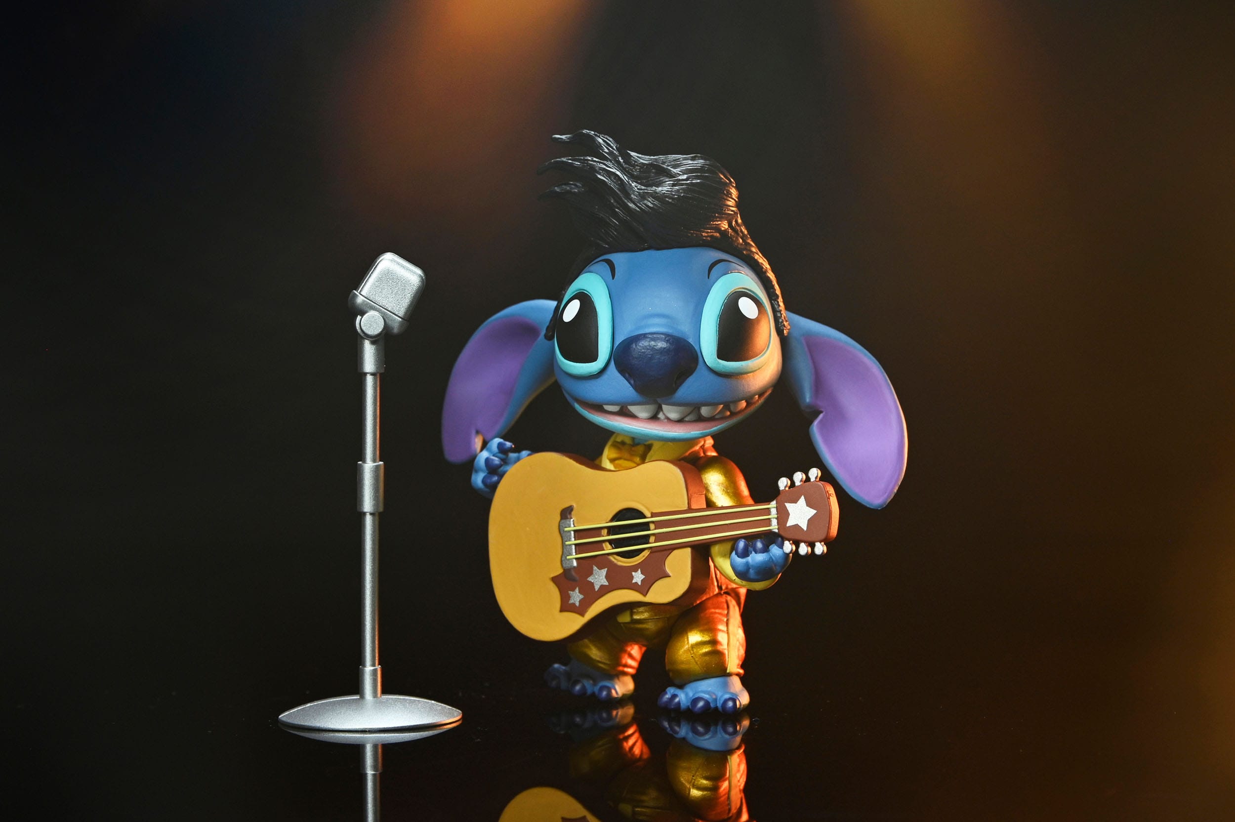 Neca Action Figure - Lilo & Stitch - Ultimate Gold Suit Elvis Stitch (18cm)